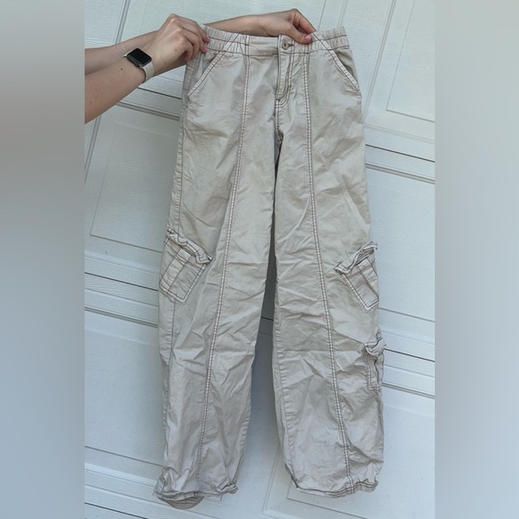 Garage Low Waisted Wide Leg Cargo Pants
Size US 0 - Picture 1 of 2
